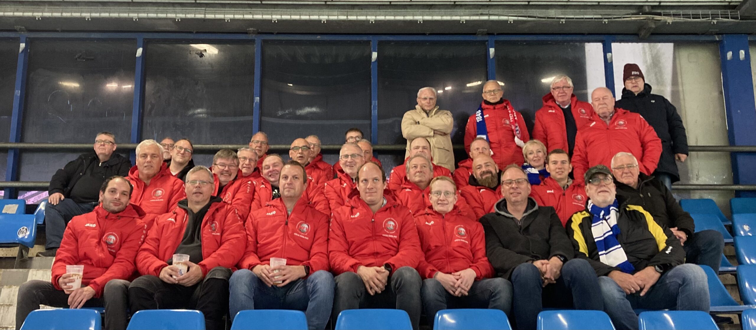 Gleich mehrere ehrenamtliche Mitglieder de NFV Kreis Emsland besuchten das Vonovia Ruhrstadion. Foto: NFV Kreis Emsland