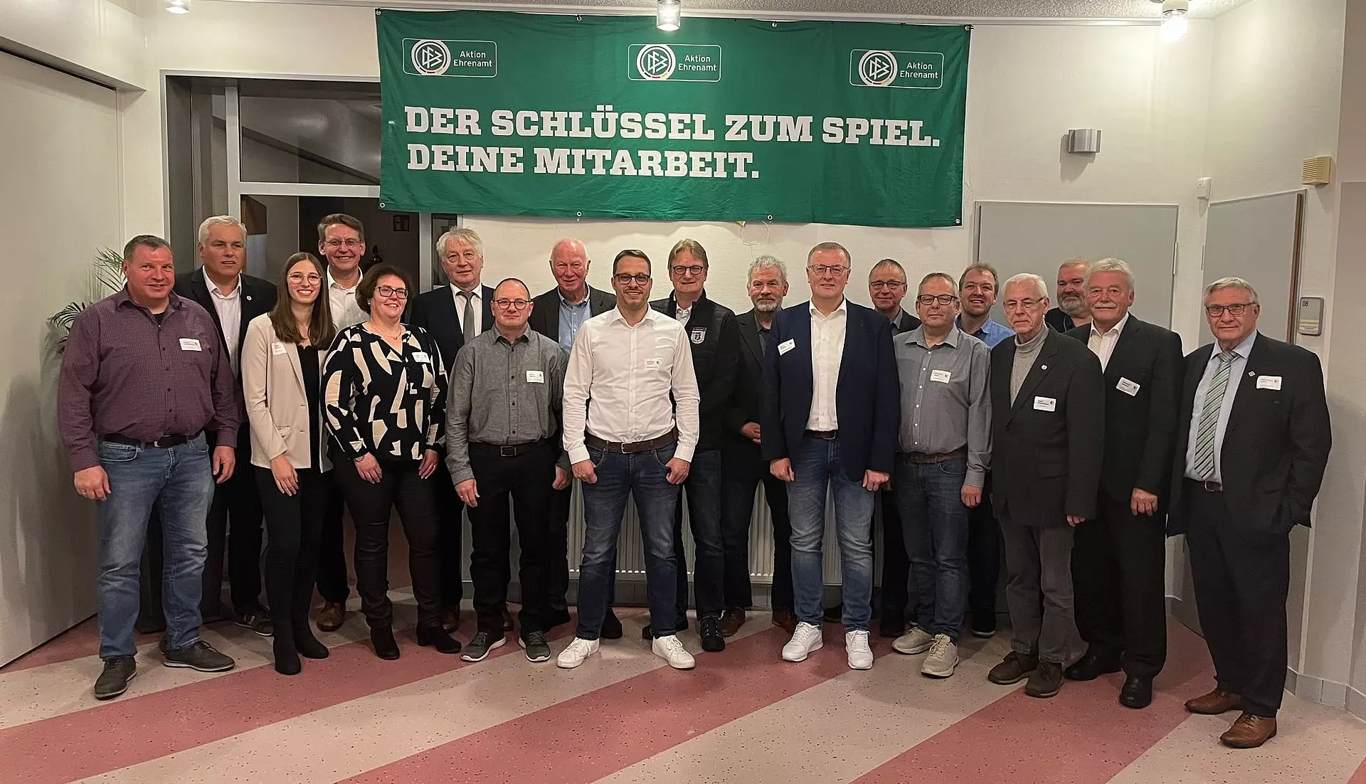 Die Geehrten bei der DFB-Ehrenamtsveranstaltung im Emsland. Foto: Diedrichs