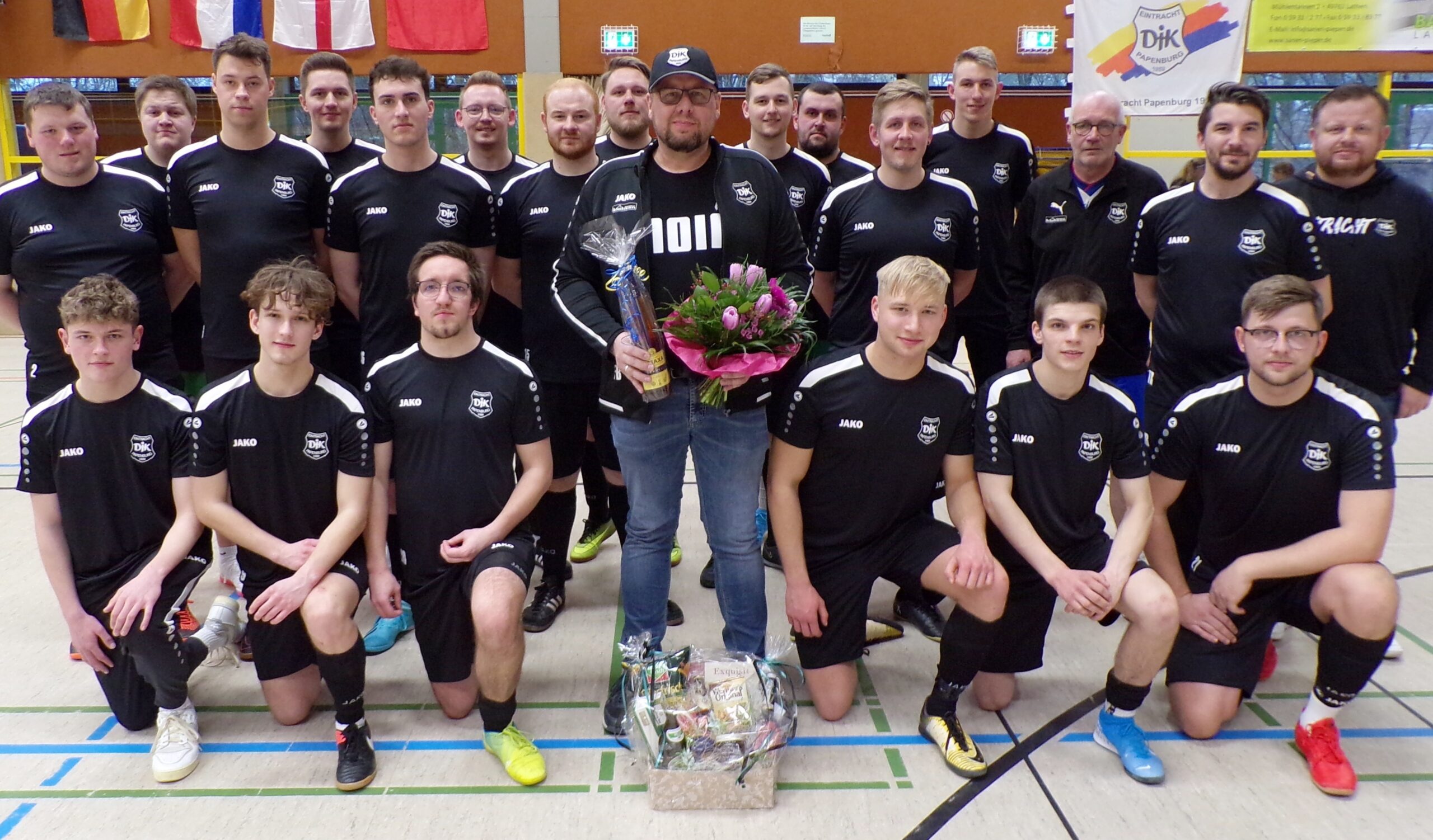 Im neuen Look präsentiert sich das Team.
Fotos: DJK Eintracht Papenburg