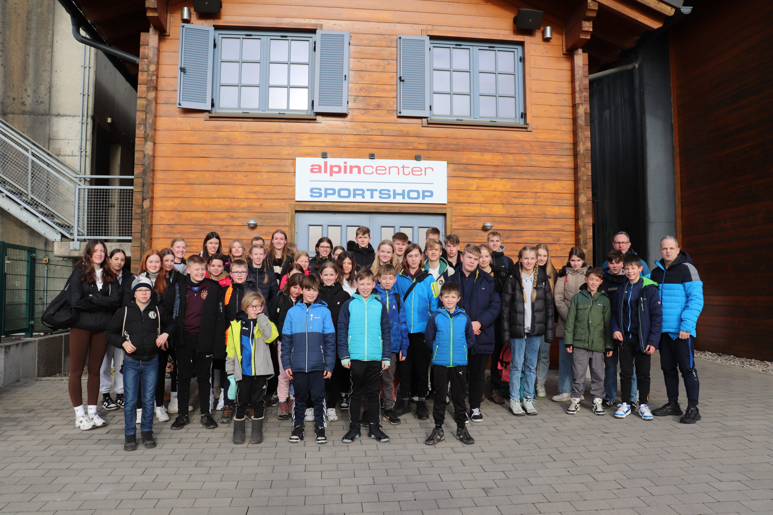Mit großer Begeisterung folgten 50 Teilnehmende dem Aufruf, sich dem Skivergnügen anzuschließen. 
Foto: KSB