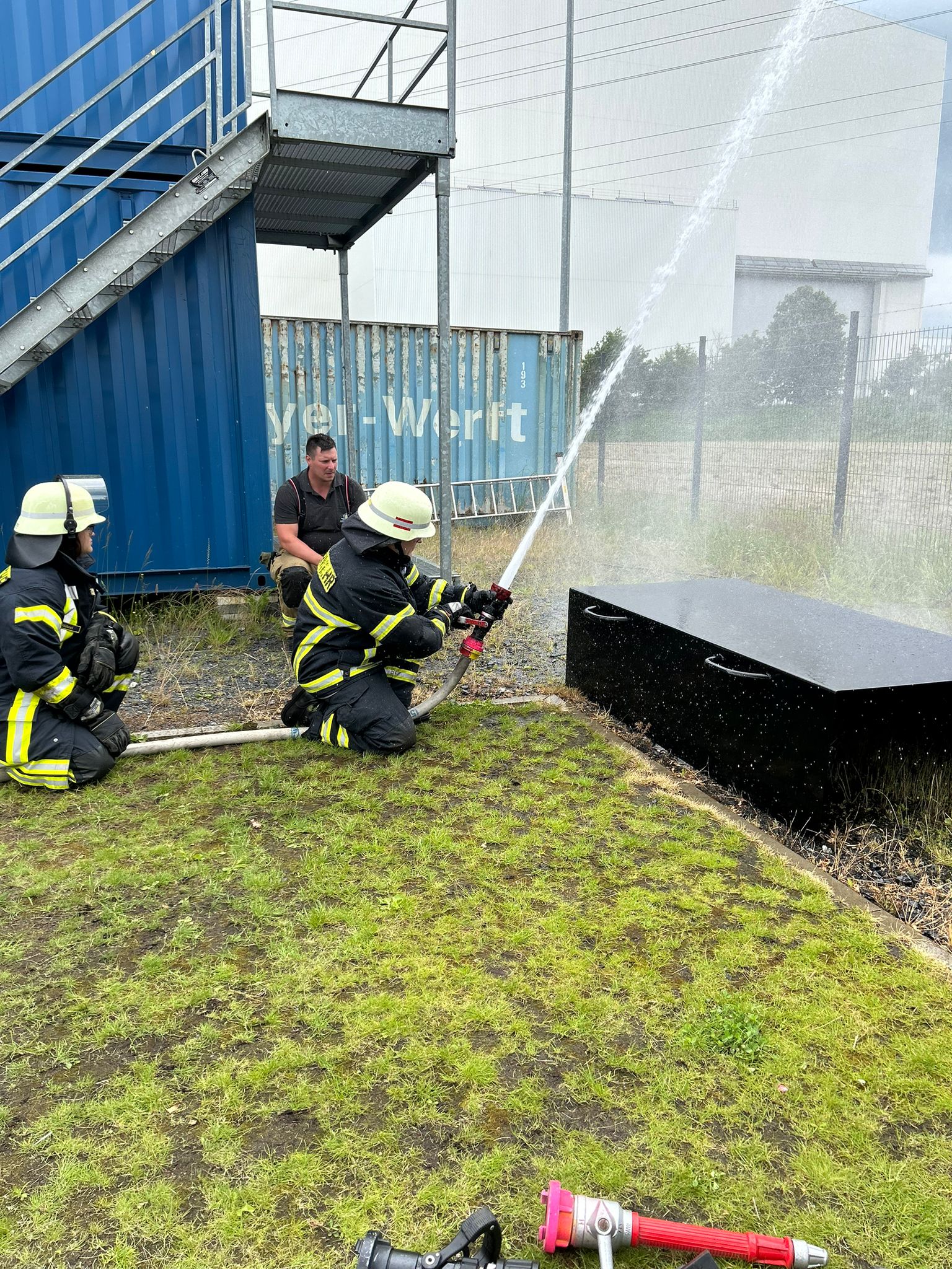 An verschiedenen Stationen wurde der Ernstfall geprobt. Foto: Netzwerk Feuerwehrfrauen