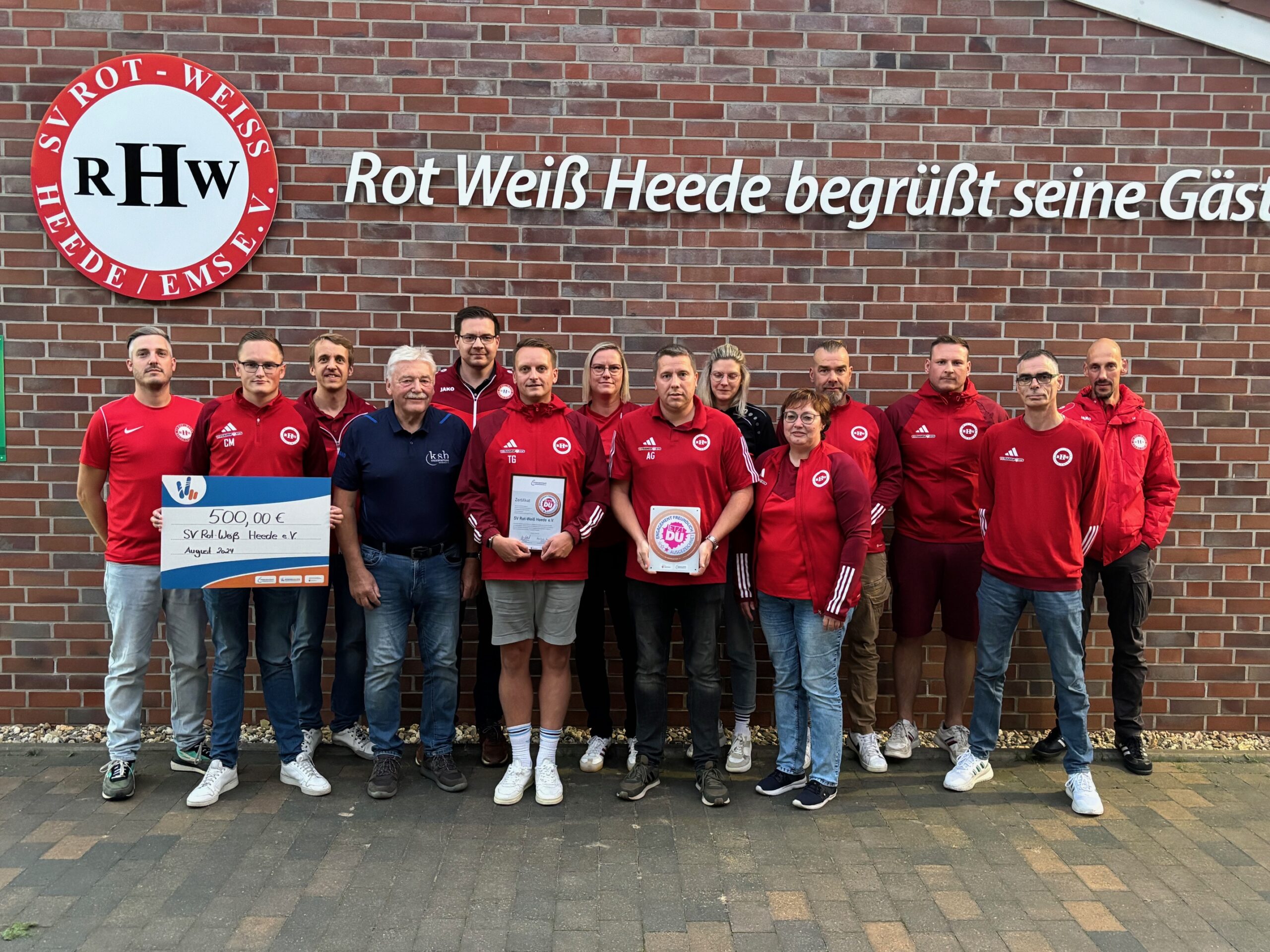 Sportverein Rot-Weiß Heede/Ems e.V. erhält Auszeichnung als „Engagementfreundlicher Sportverein“ in Bronze. Foto: KSB Emsland