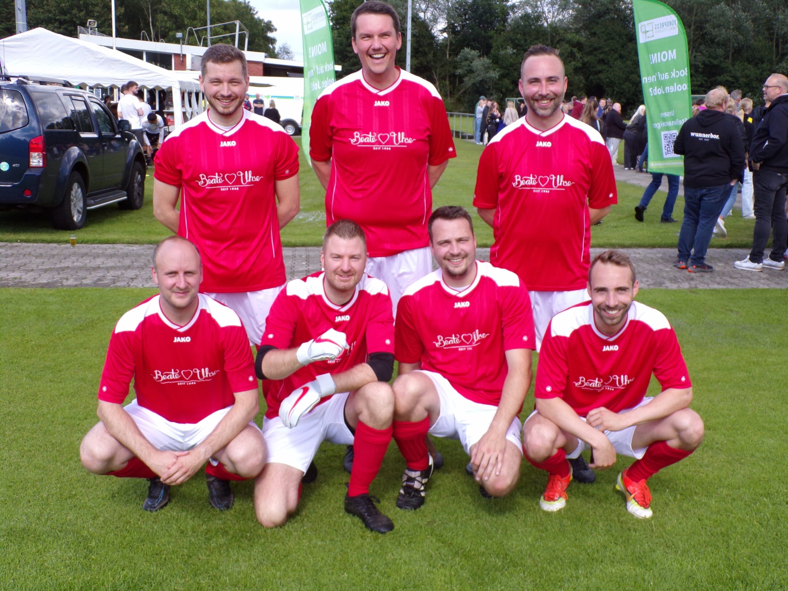 Physiker und Gulaschkanone siegten beim Kicken am Kanal